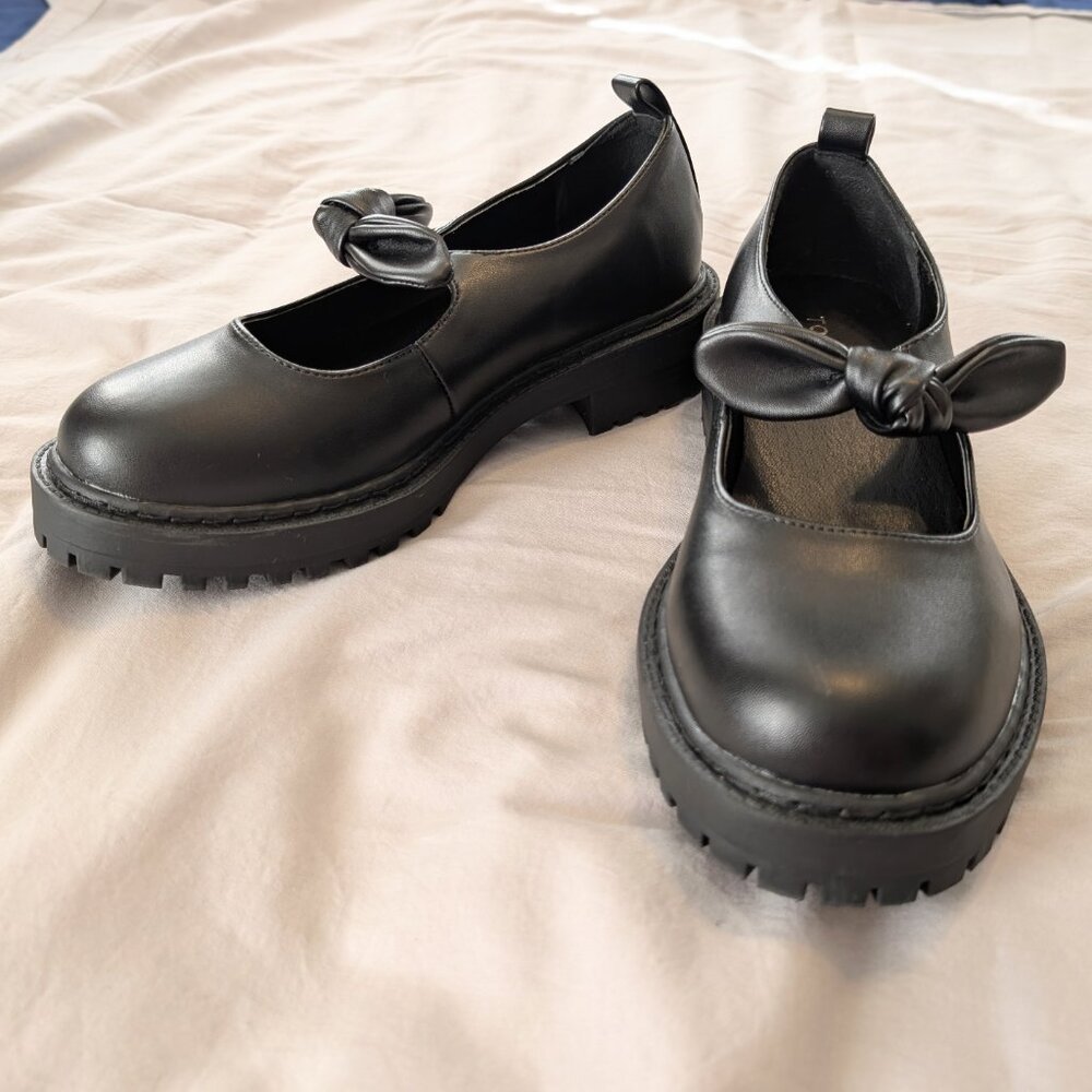 black Torrid 7WW lug sole mary jane with bow detail faux leather EUC - Picture 2 of 8